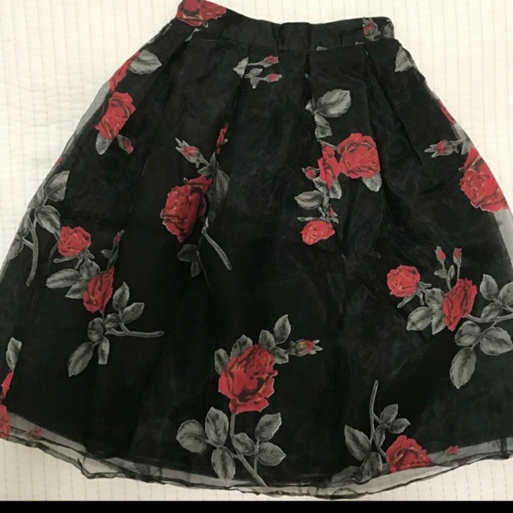 Rose skirt - Picture 3 of 4